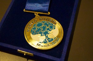 Medalha de Mérito Autista, concedida pela Fundação Mundo Azul