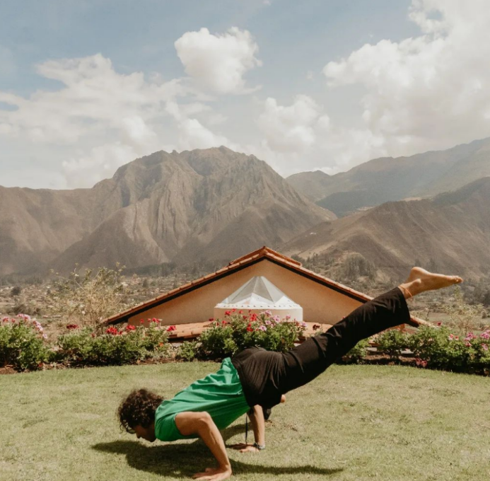 aula de yoga e dança gratuita AIC