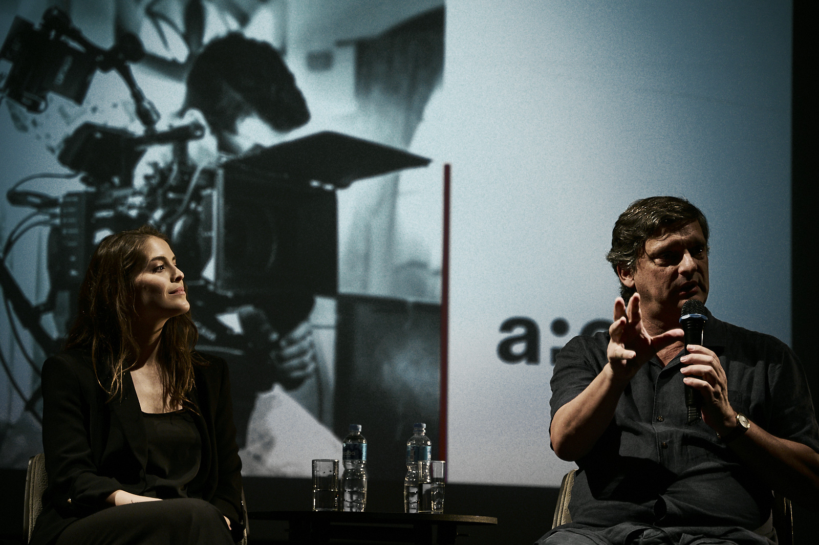 Debate sobre mercado internacional com André Sturm e Laura Rossi abre evento da AIC